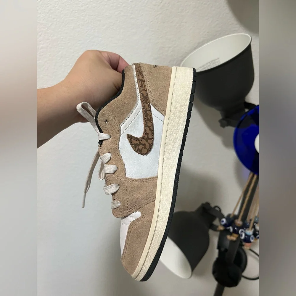 NIKE JORDAN 1 Low SE Brown Elephant Sneakers - Picture 13 of 16